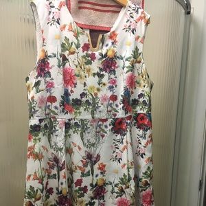NWT Yumi Floral Ladies Pocket Dress